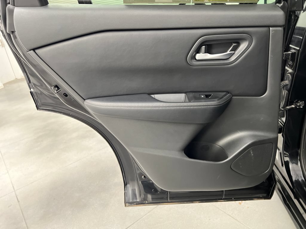 Used 2024 Nissan Rogue SV AWD/4WD image 18