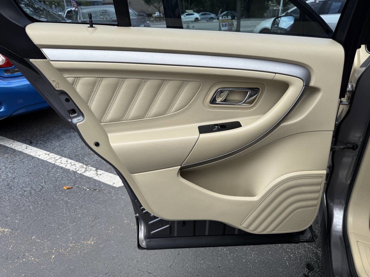 Used 2013 Ford Taurus SE image 21