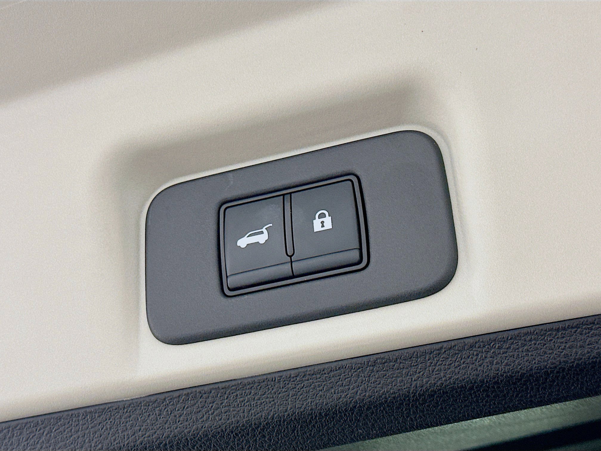 Used 2023 Nissan Ariya AWD image 32