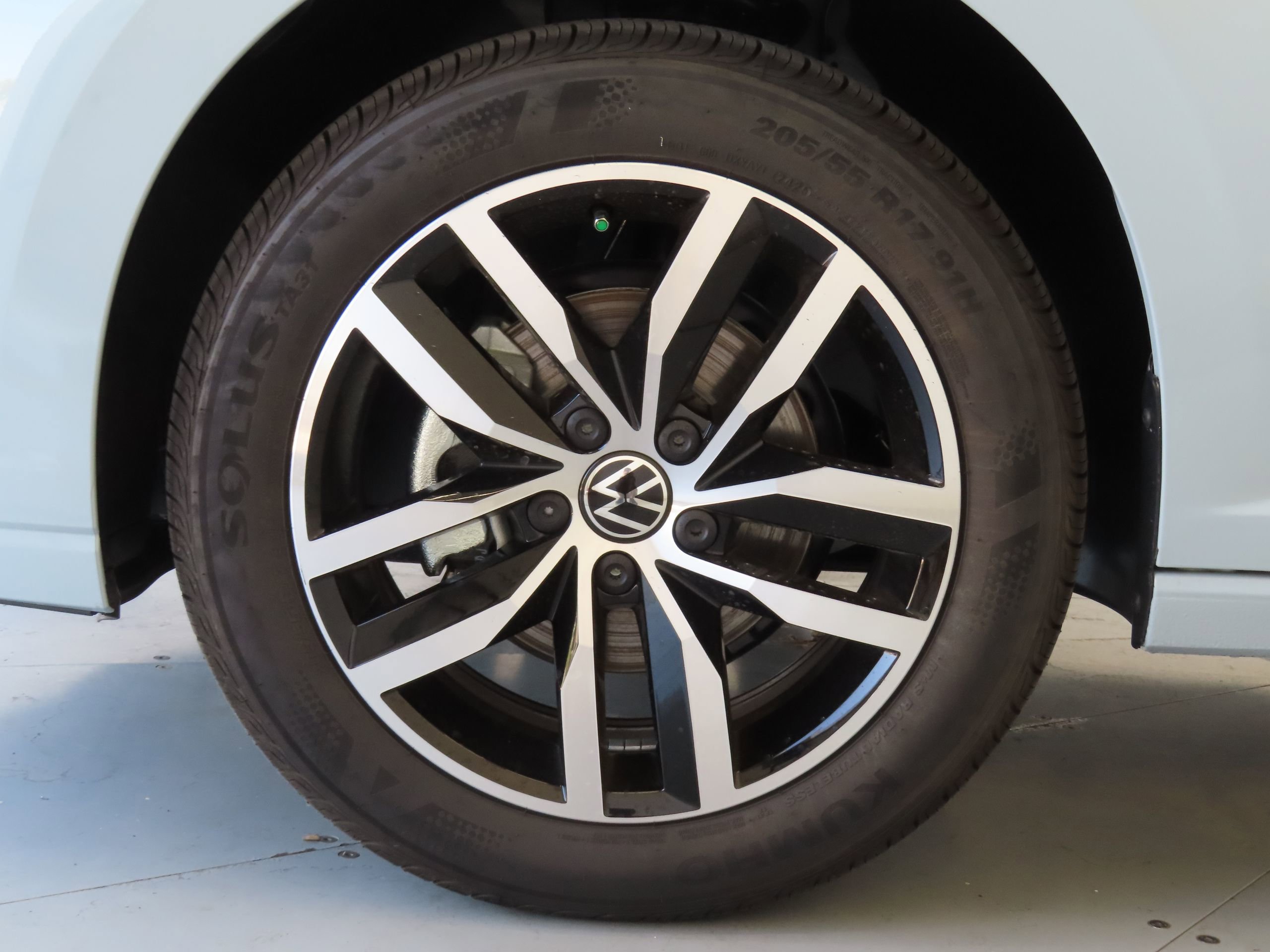 New 2025 Volkswagen Jetta SE FWD image 24