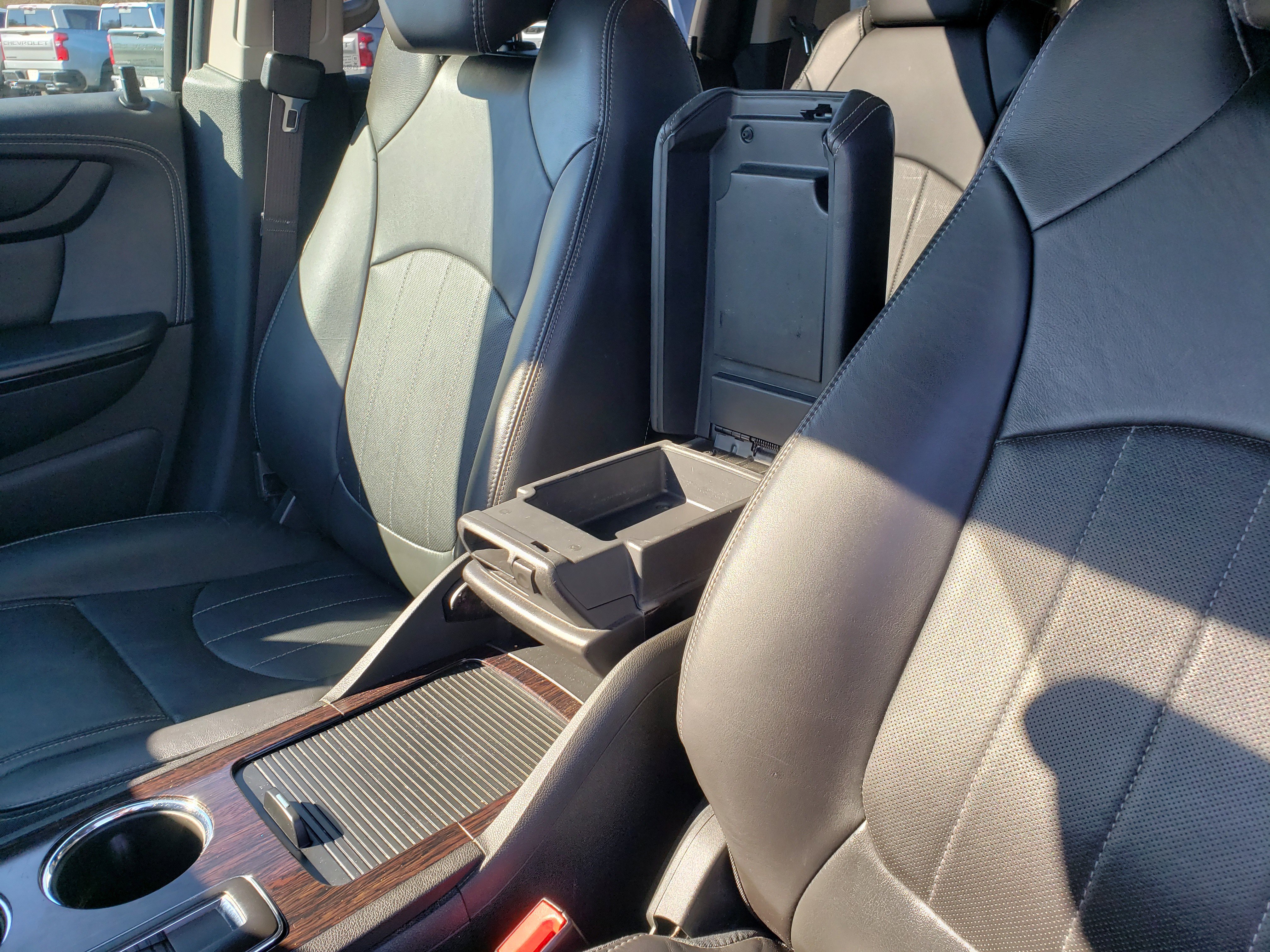 Used 2017 Chevrolet Traverse Premier image 29