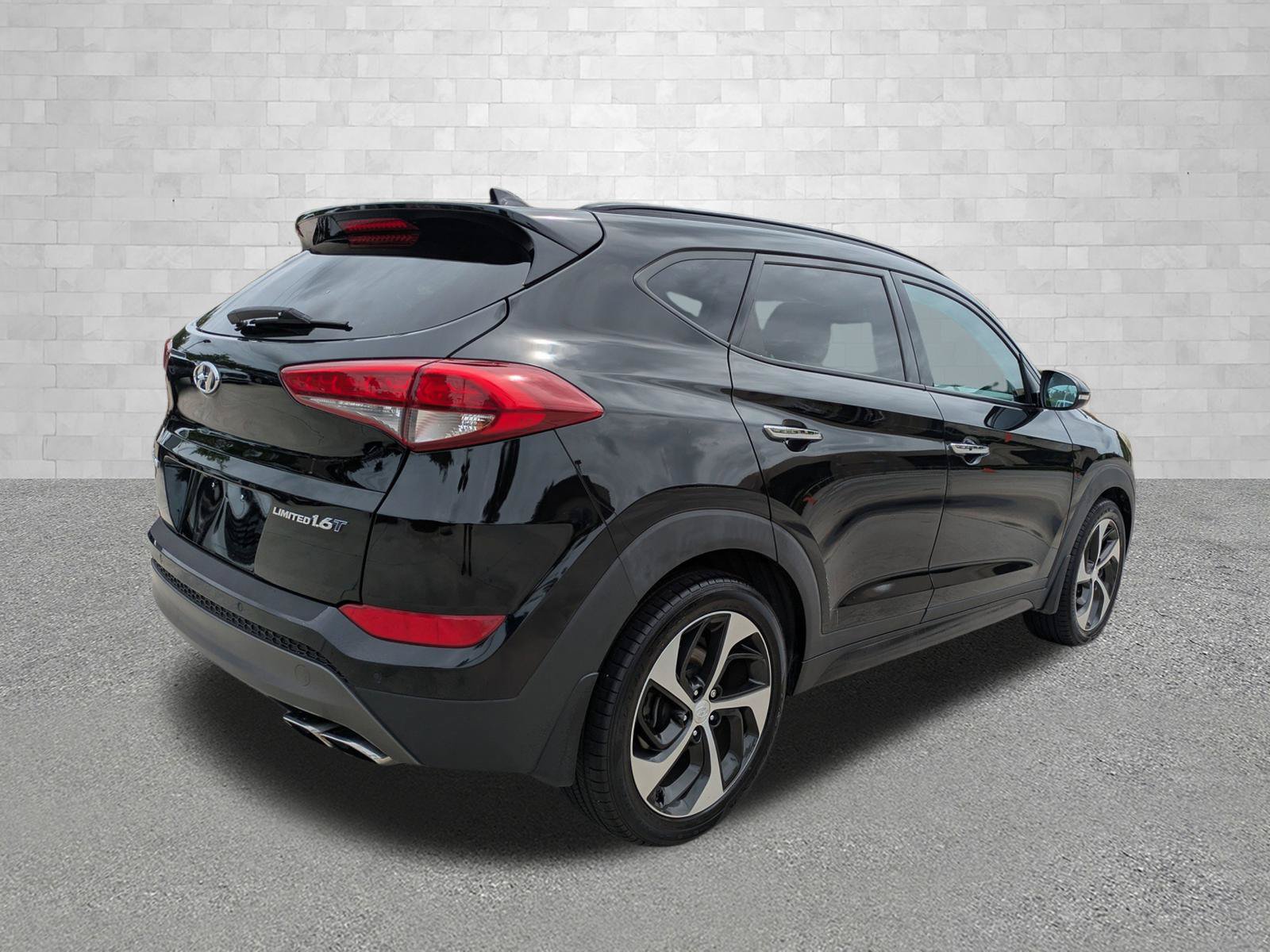Used 2016 Hyundai Tucson Limited w/ Option Group 03 FWD image 2