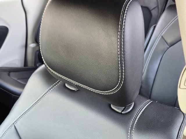 Used 2024 Chrysler Pacifica Touring-L FWD image 15