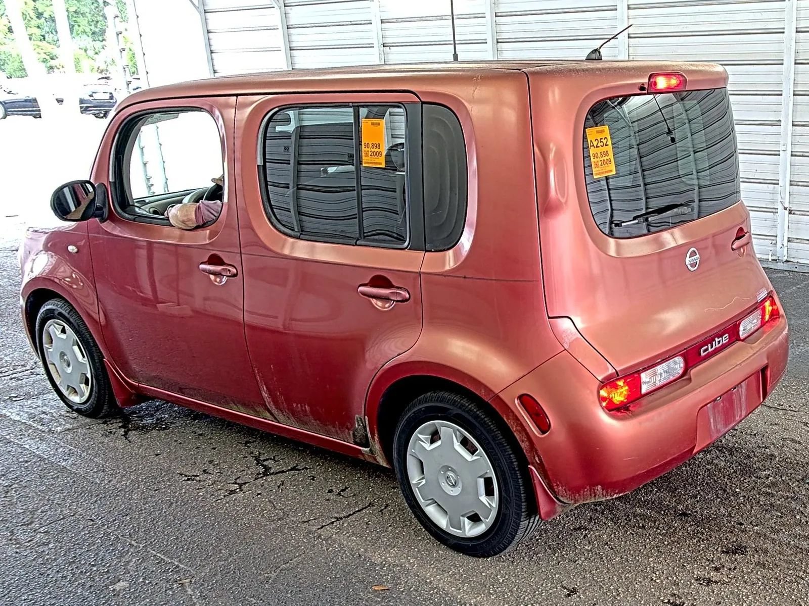Used 2009 Nissan Cube 1.8 S w/ Interior Designer Pkg FWD image 6