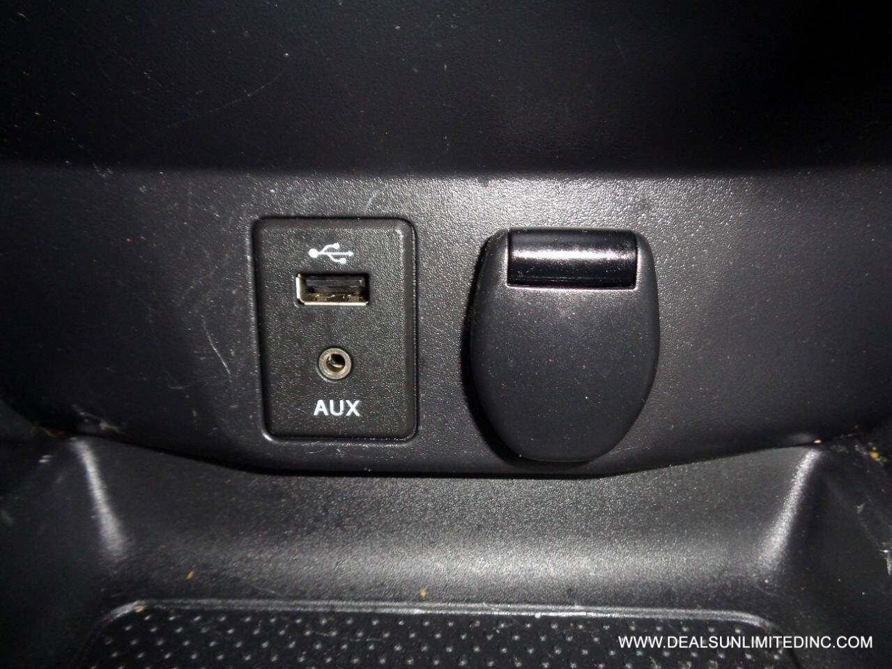 Used 2015 Nissan Rogue SV image 13