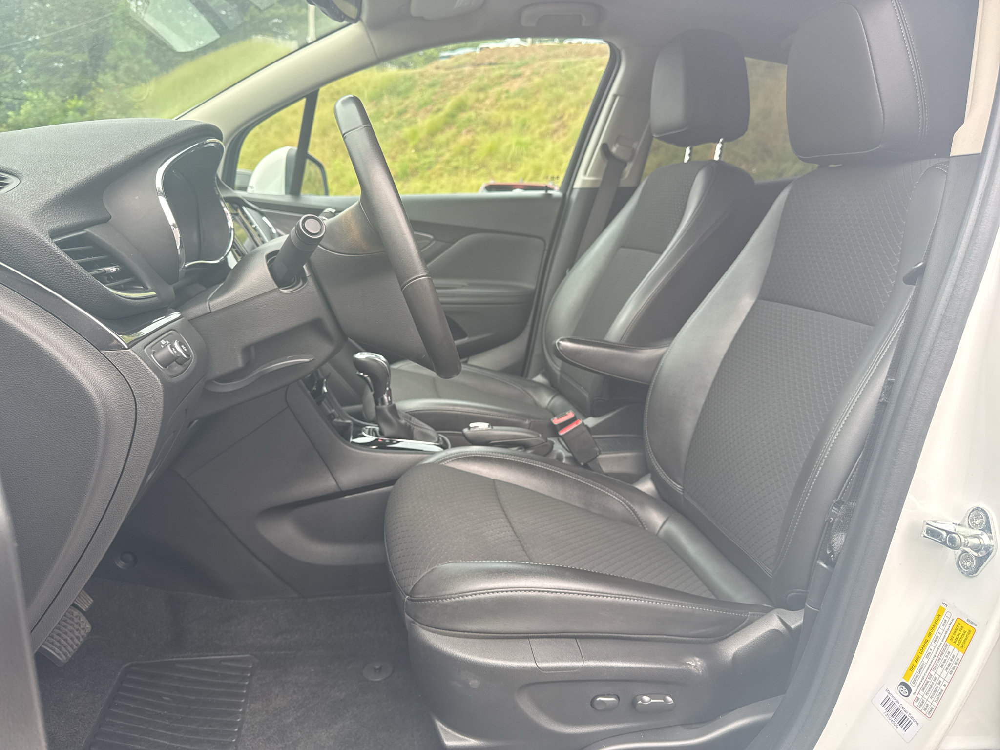 Used 2022 Buick Encore Preferred w/ Safety Package AWD/4WD image 9
