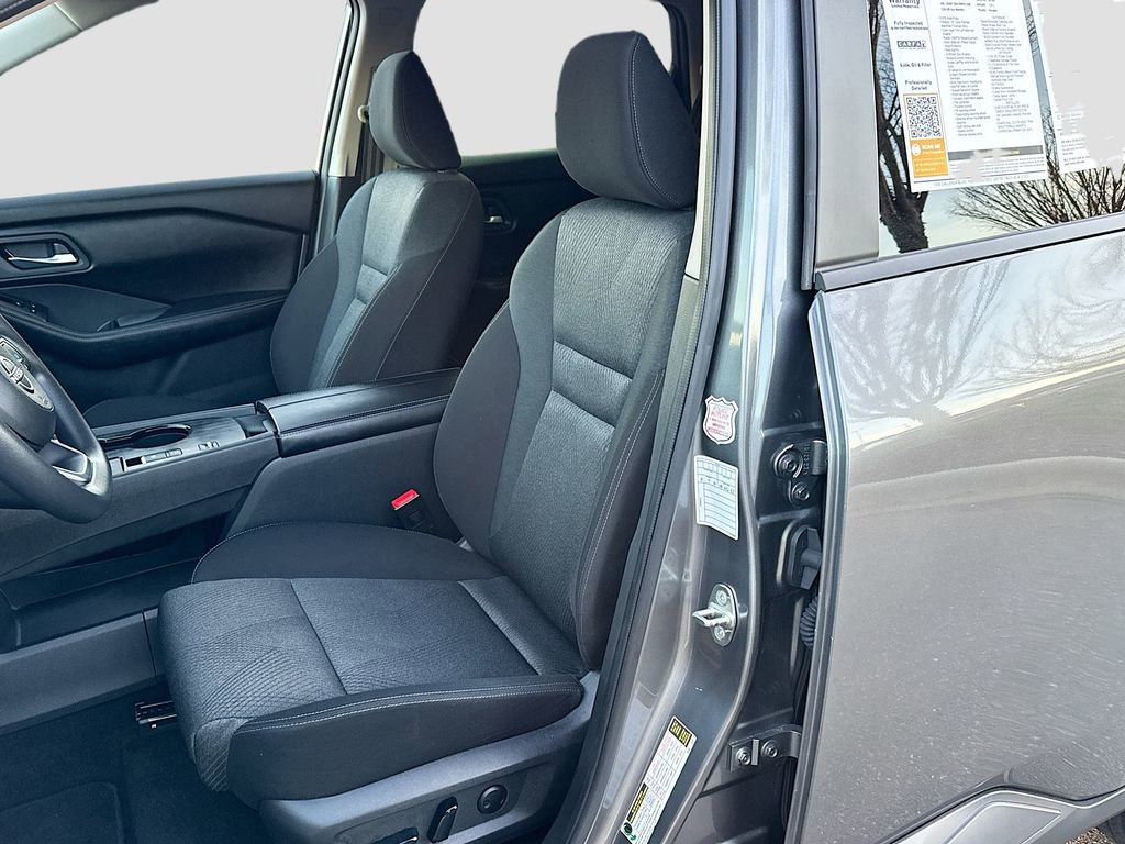 Used 2024 Nissan Rogue SV image 19