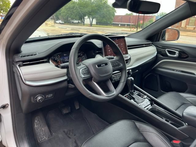 Used 2025 Jeep Compass Limited AWD/4WD image 13