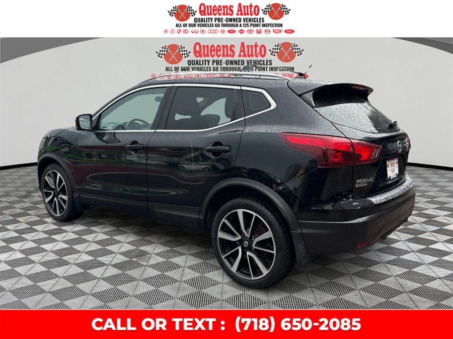 Used 2018 Nissan Rogue Sport SL AWD/4WD image 4