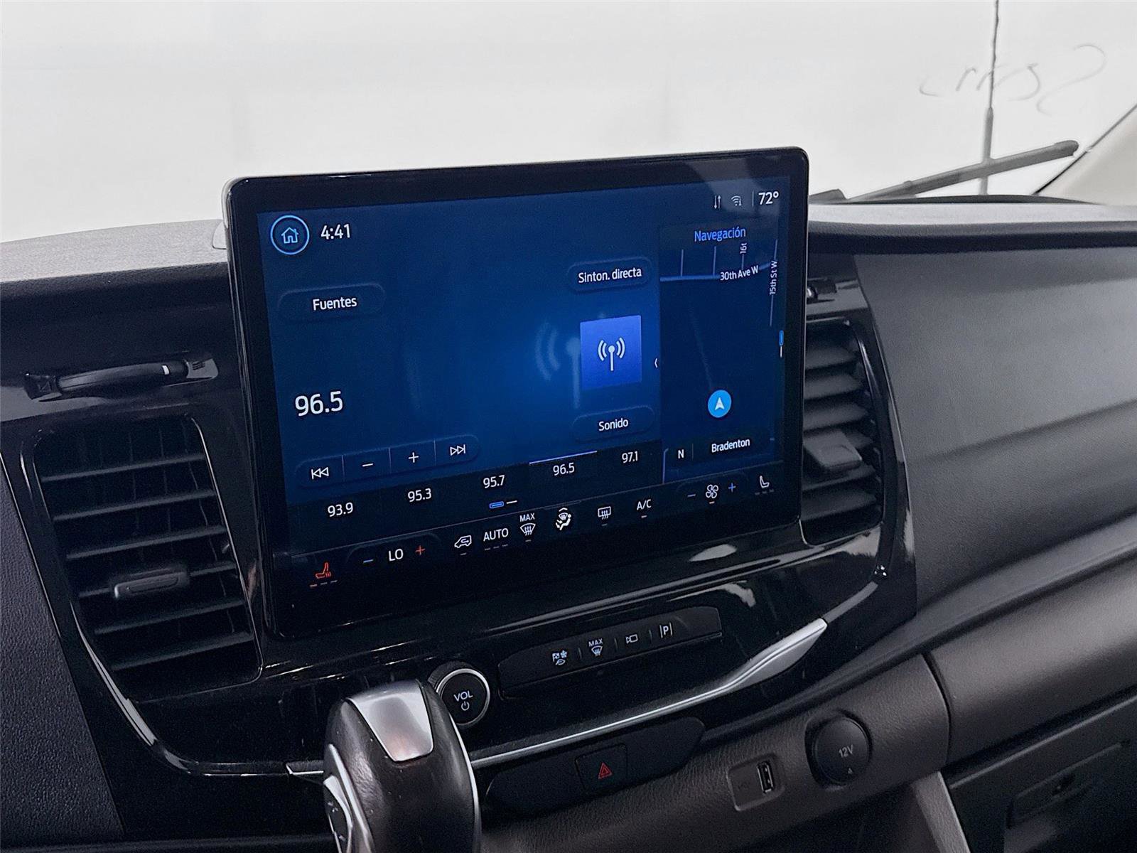 Used 2023 Ford Transit 350 XLT image 8