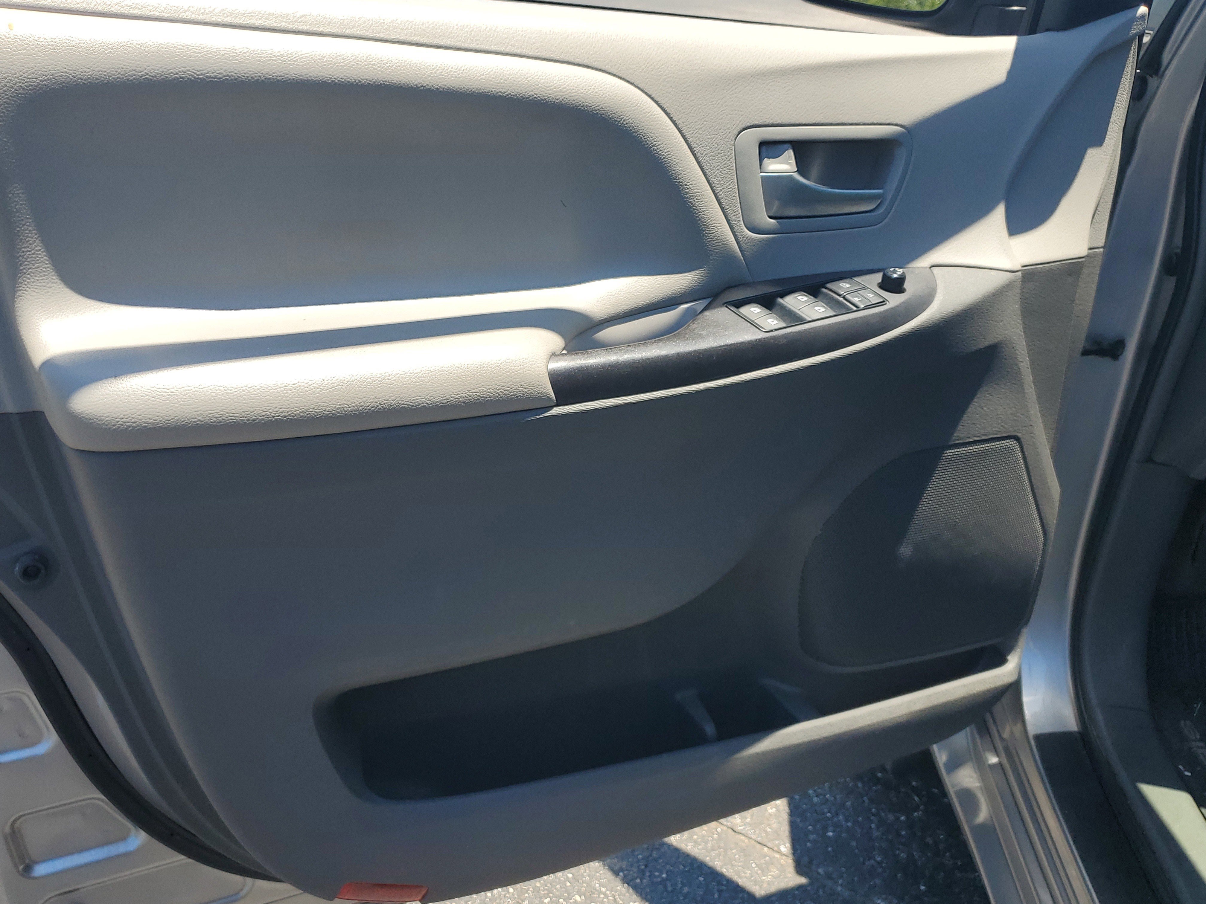 Certified 2017 Toyota Sienna LE AWD/4WD image 20