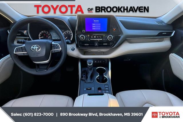 Used 2024 Toyota Highlander XLE image 13