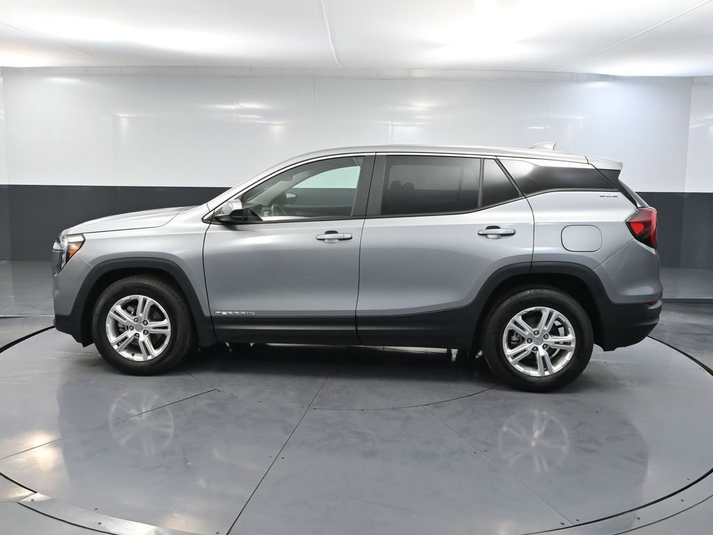 Used 2024 GMC Terrain SLE image 9