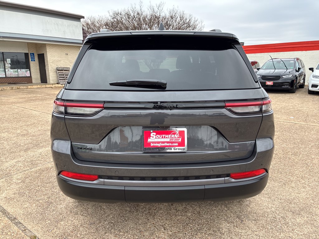 New 2026 Jeep Grand Cherokee Altitude AWD/4WD image 4