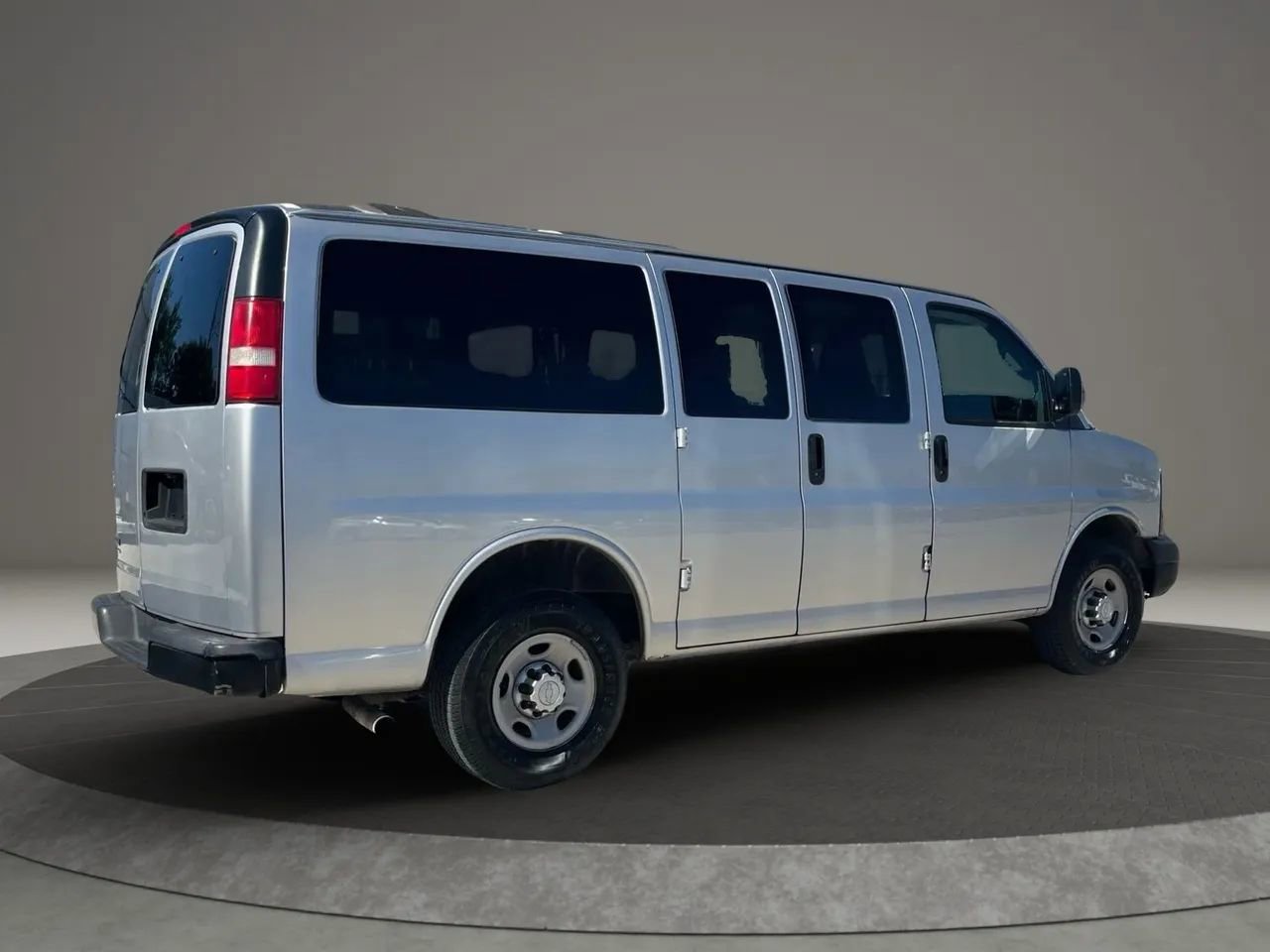 Used 2016 Chevrolet Express 2500 LS image 10