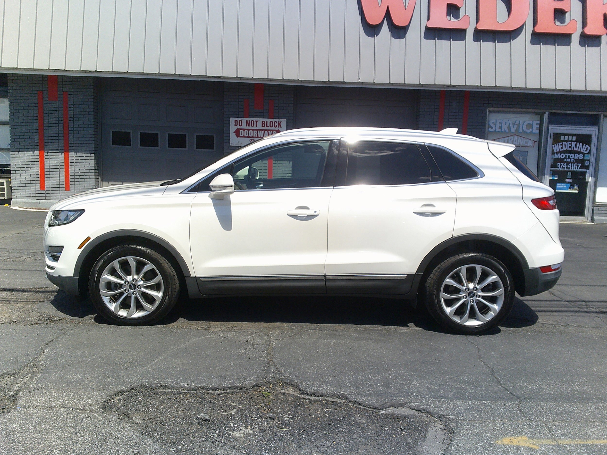 Used 2019 Lincoln MKC Select w/ Select Plus Package AWD/4WD image 2