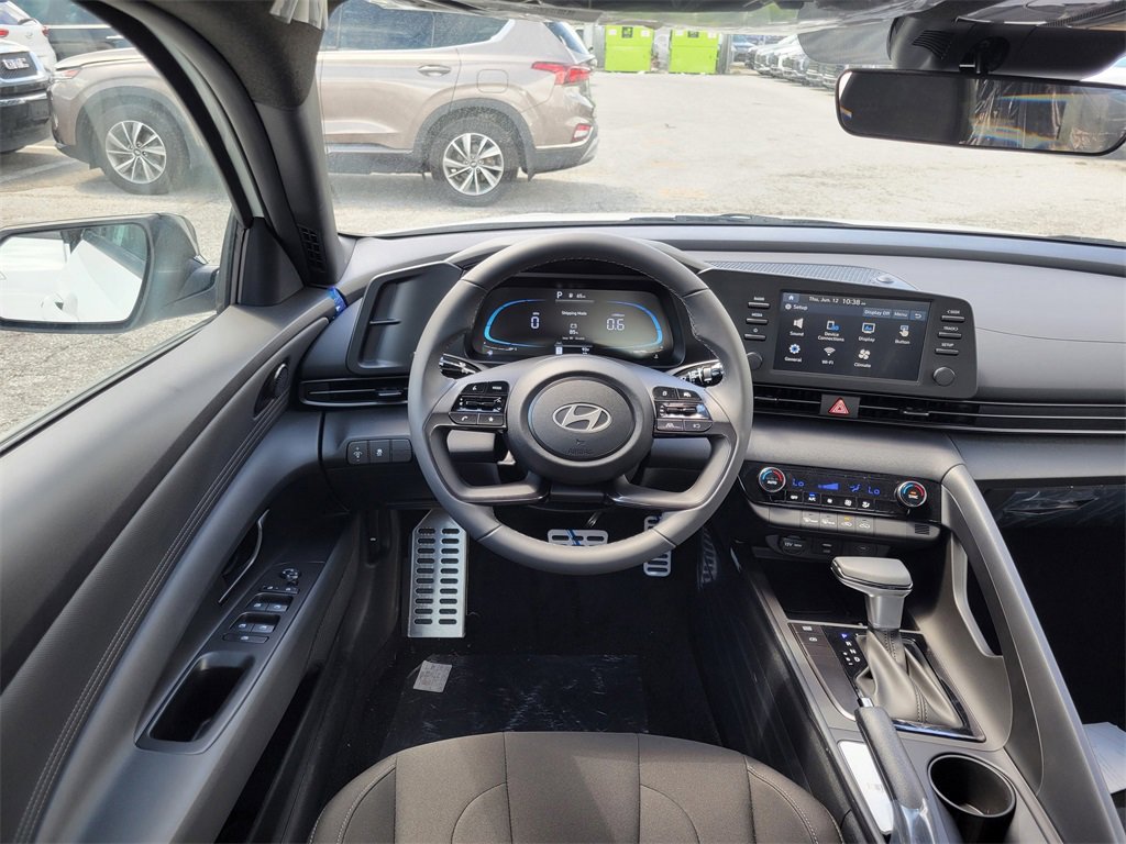 Used 2025 Hyundai Elantra Sport image 29
