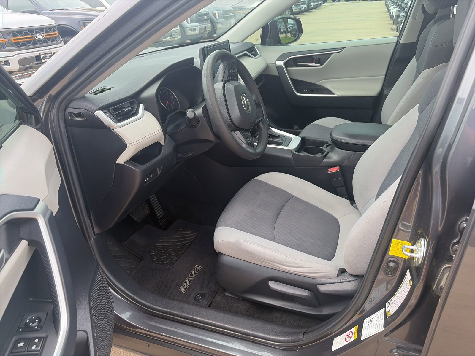 Used 2019 Toyota RAV4 XLE FWD image 12