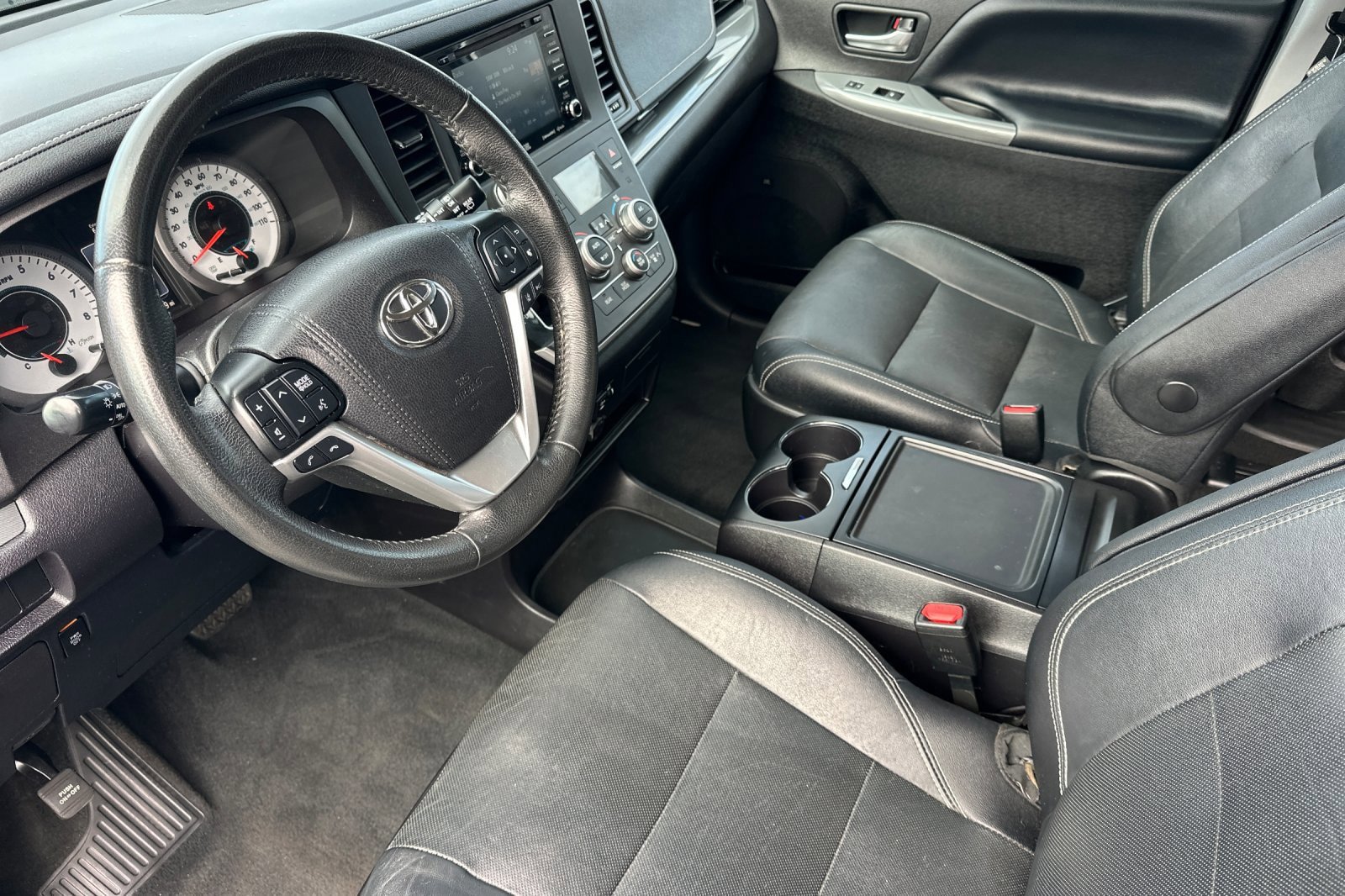 Certified 2020 Toyota Sienna SE w/ SE Preferred Package FWD image 9