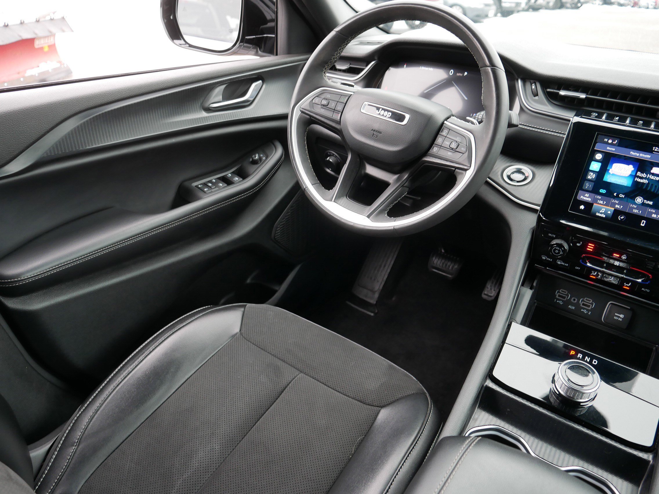 Used 2024 Jeep Grand Cherokee Altitude image 9