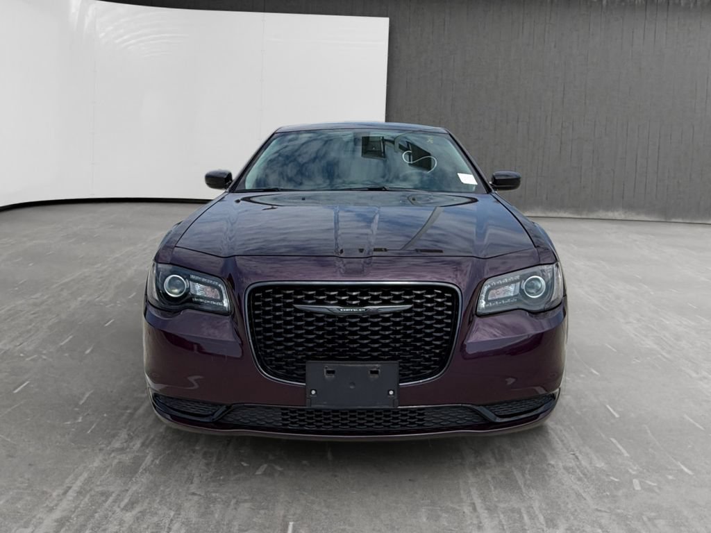 Used 2021 Chrysler 300 Touring w/ Sport Appearance Package RWD image 8