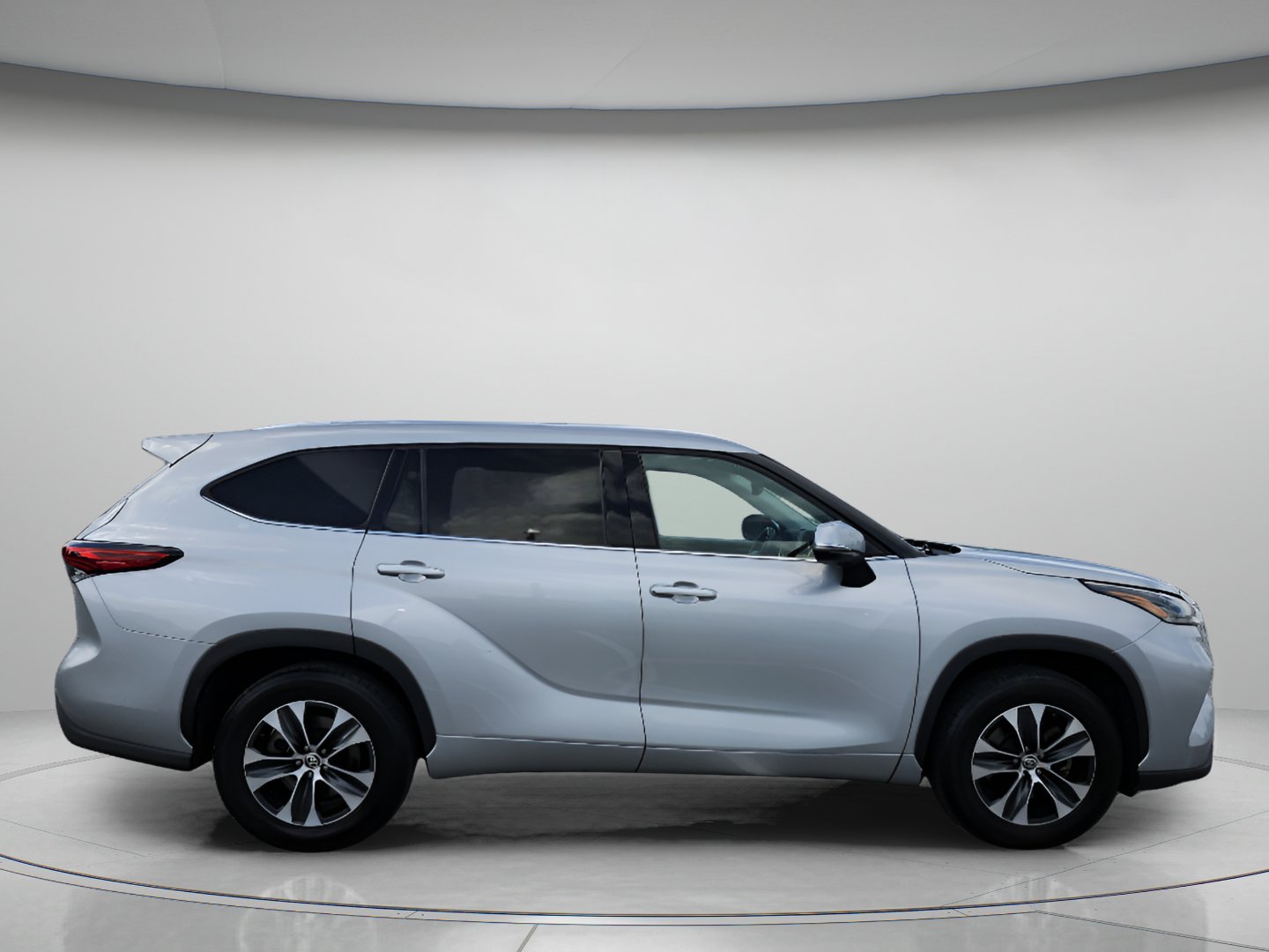 Used 2021 Toyota Highlander XLE FWD image 10