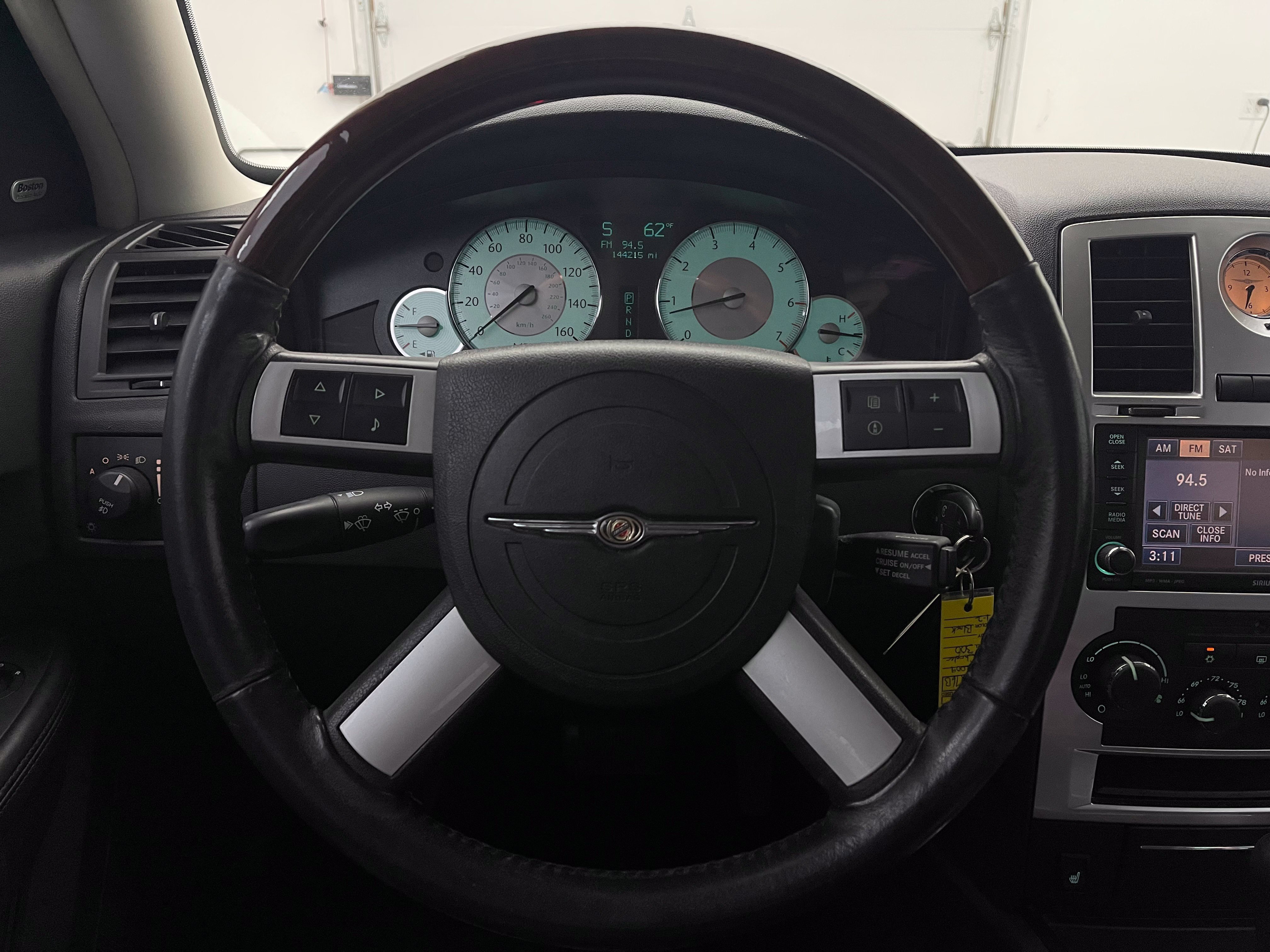 Used 2009 Chrysler 300 C w/ Luxury Group II RWD image 19