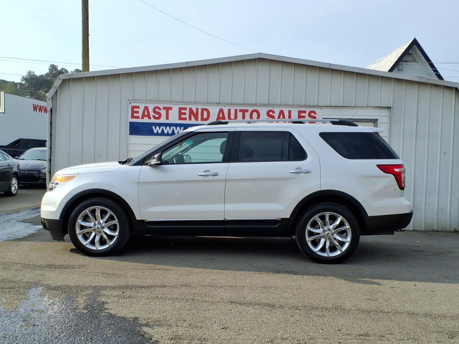 Used 2014 Ford Explorer XLT w/ Equipment Group 202A image 2