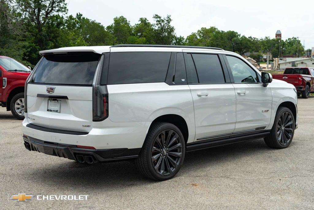 Used 2025 Cadillac Escalade ESV V AWD/4WD image 8