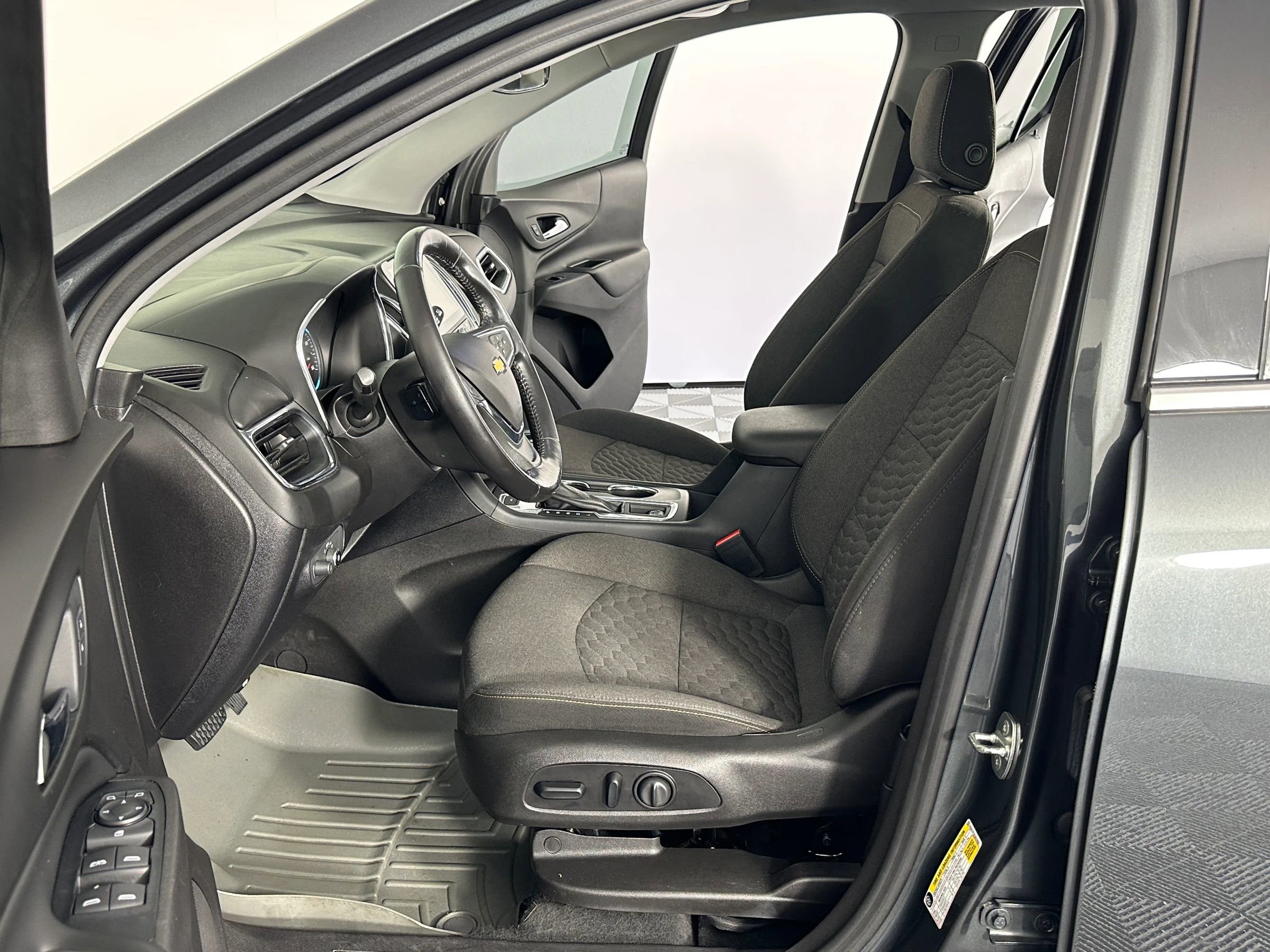 Used 2018 Chevrolet Equinox LT w/ Sun & Infotainment Package AWD/4WD image 25