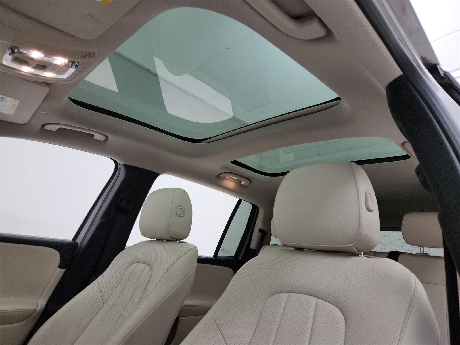 Used 2021 Mercedes-Benz GLB 250 4MATIC image 1