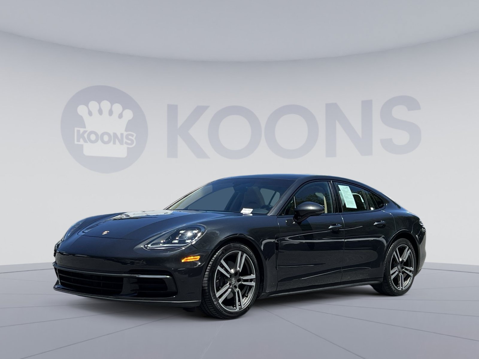 Used 2018 Porsche Panamera RWD image 1