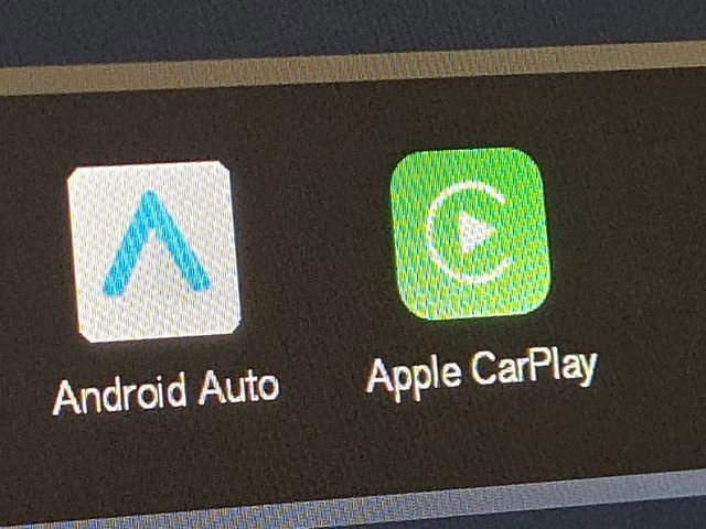 Used 2025 Volvo XC40 B5 Plus image 5