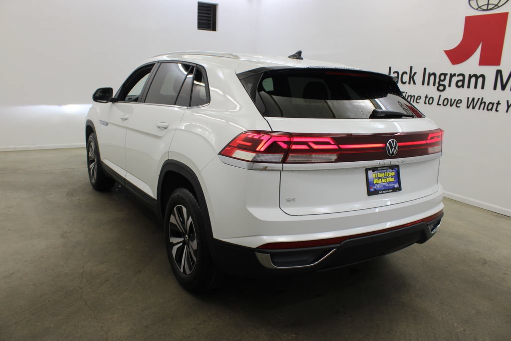 New 2026 Volkswagen Atlas Cross Sport SE FWD image 3