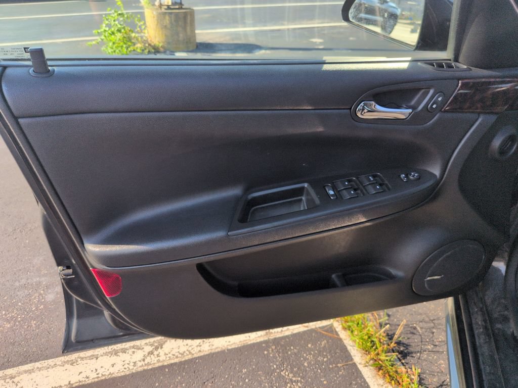 Used 2013 Chevrolet Impala LTZ FWD image 10