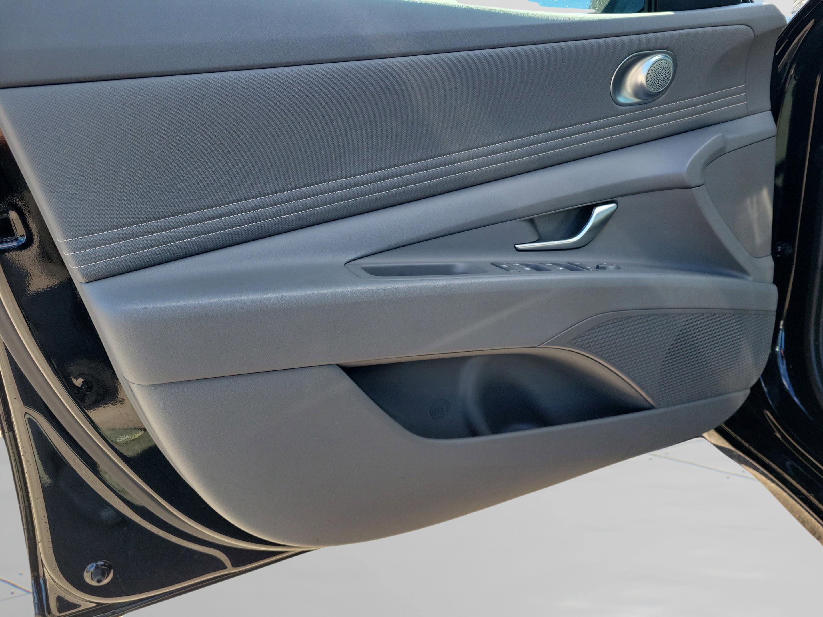 Certified 2025 Hyundai Elantra Sport w/ Cargo Package image 16