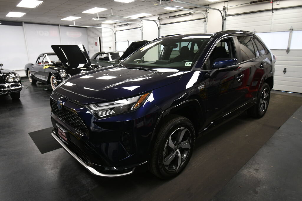 Used 2023 Toyota RAV4 SE w/ Weather & Moonroof Package AWD/4WD image 3