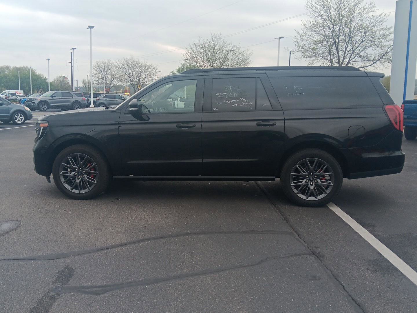 Used 2025 Ford Expedition Max Platinum w/ Stealth Performance Package AWD/4WD image 9