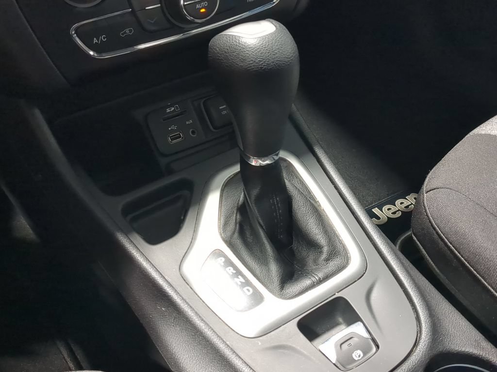 Used 2014 Jeep Cherokee Latitude w/ Comfort/Convenience Group FWD image 36