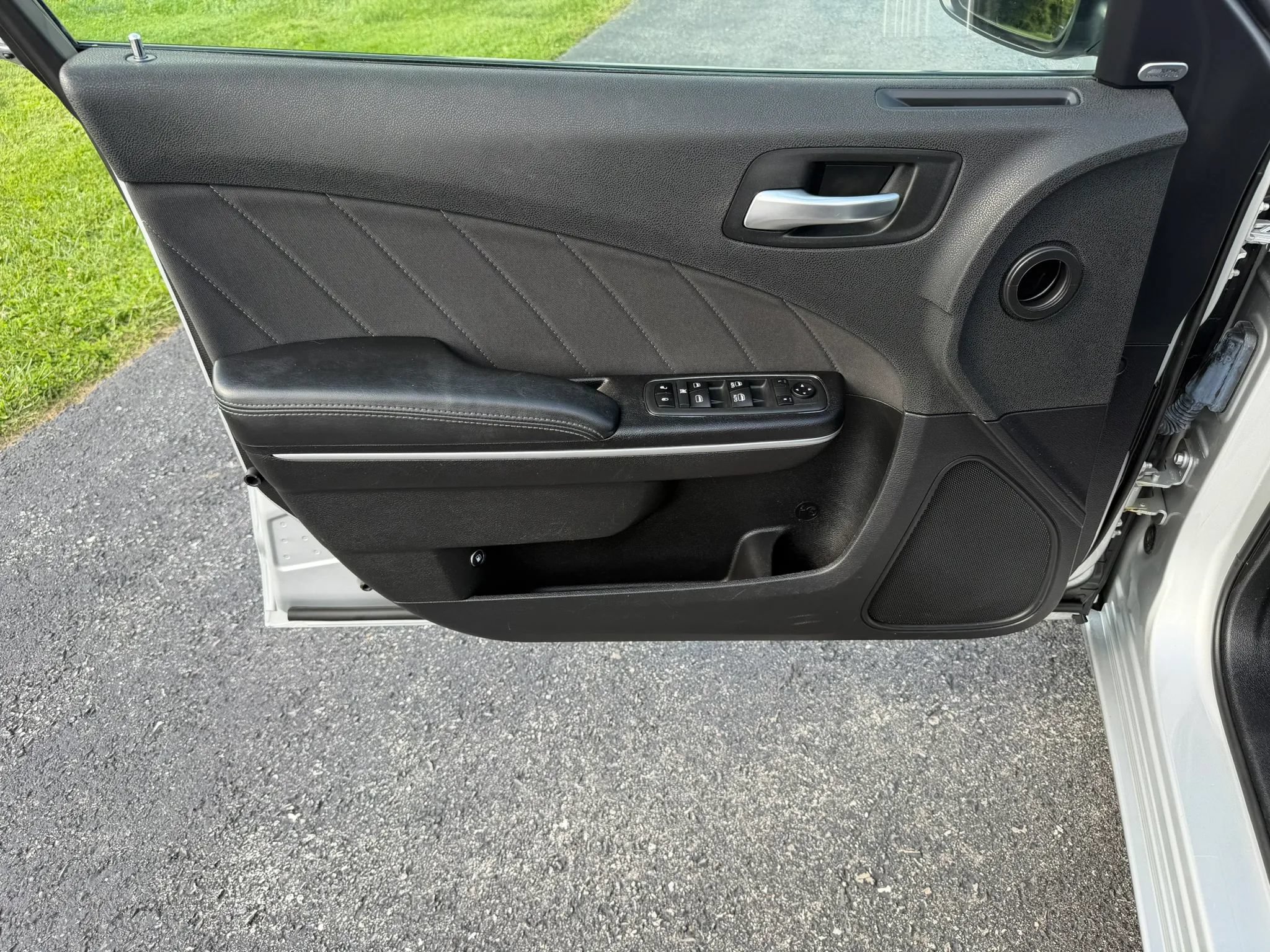 Used 2019 Dodge Charger SXT AWD/4WD image 11