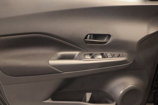 New 2025 Nissan Kicks Play S image 6