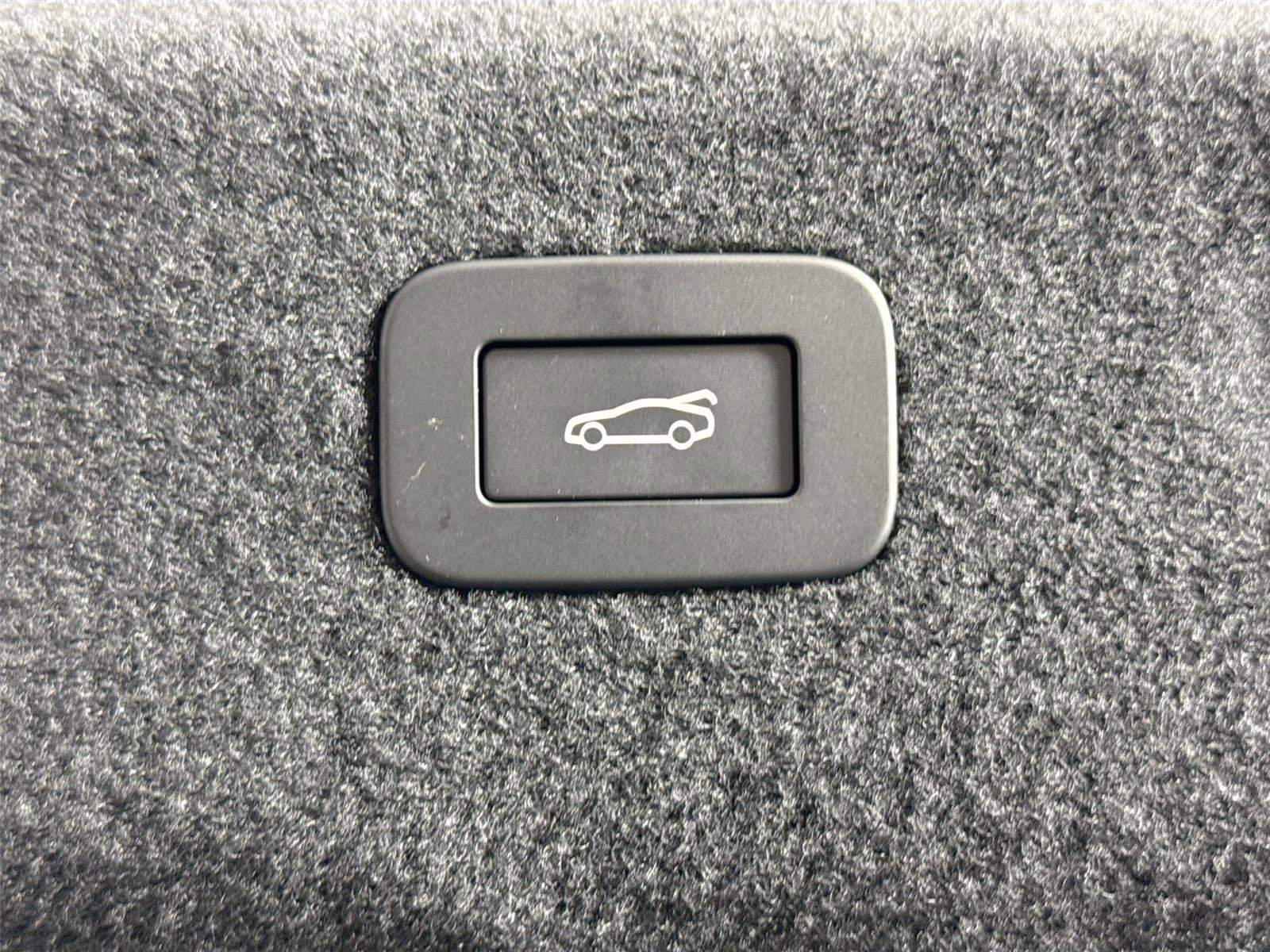 Used 2024 Jaguar XF R-Dynamic SE image 44