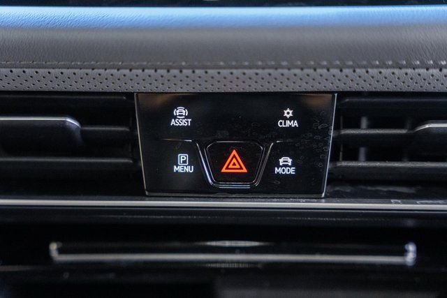 Used 2025 Volkswagen Atlas Peak Edition SE image 23