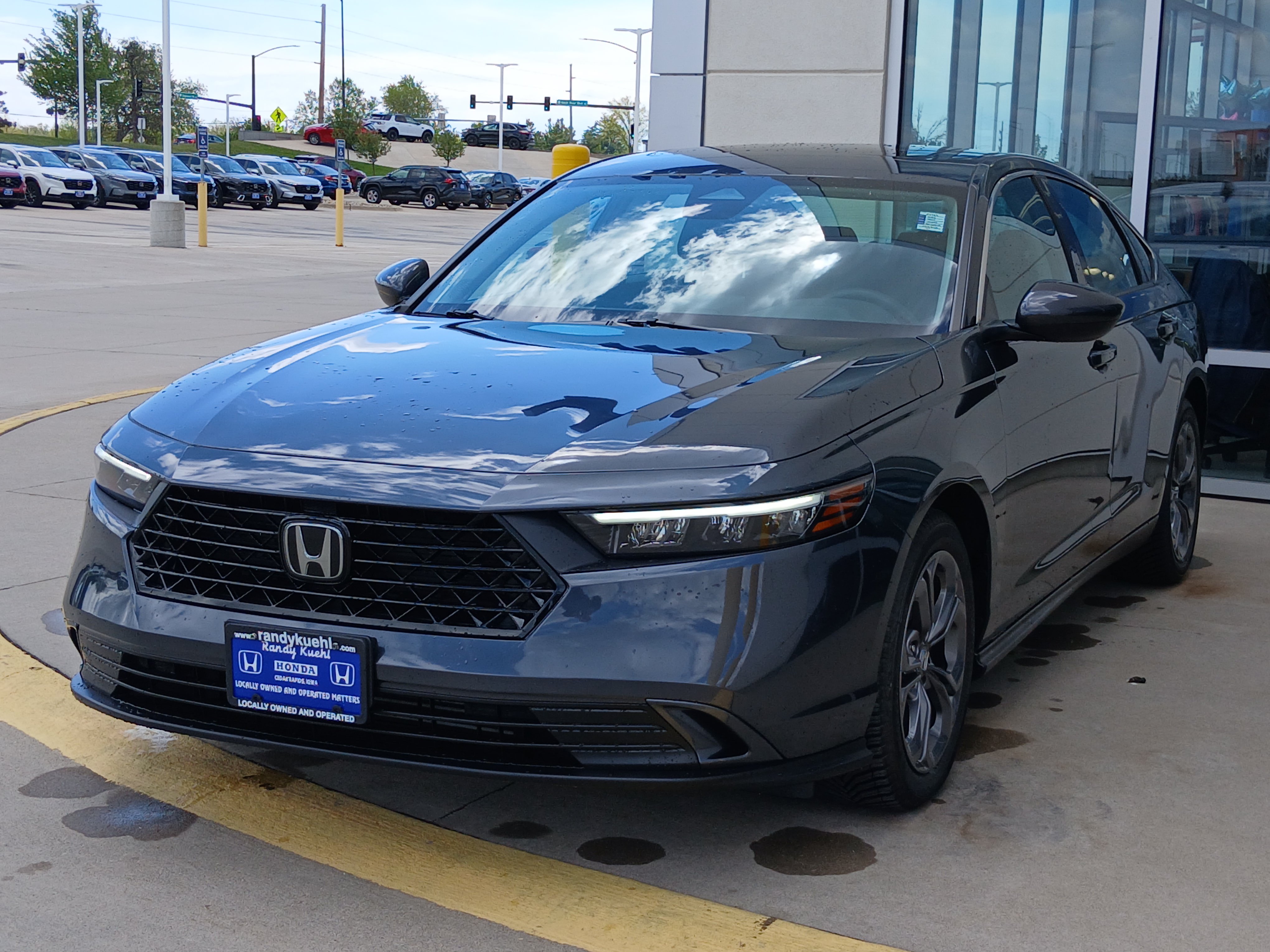 Used 2023 Honda Accord EX image 3