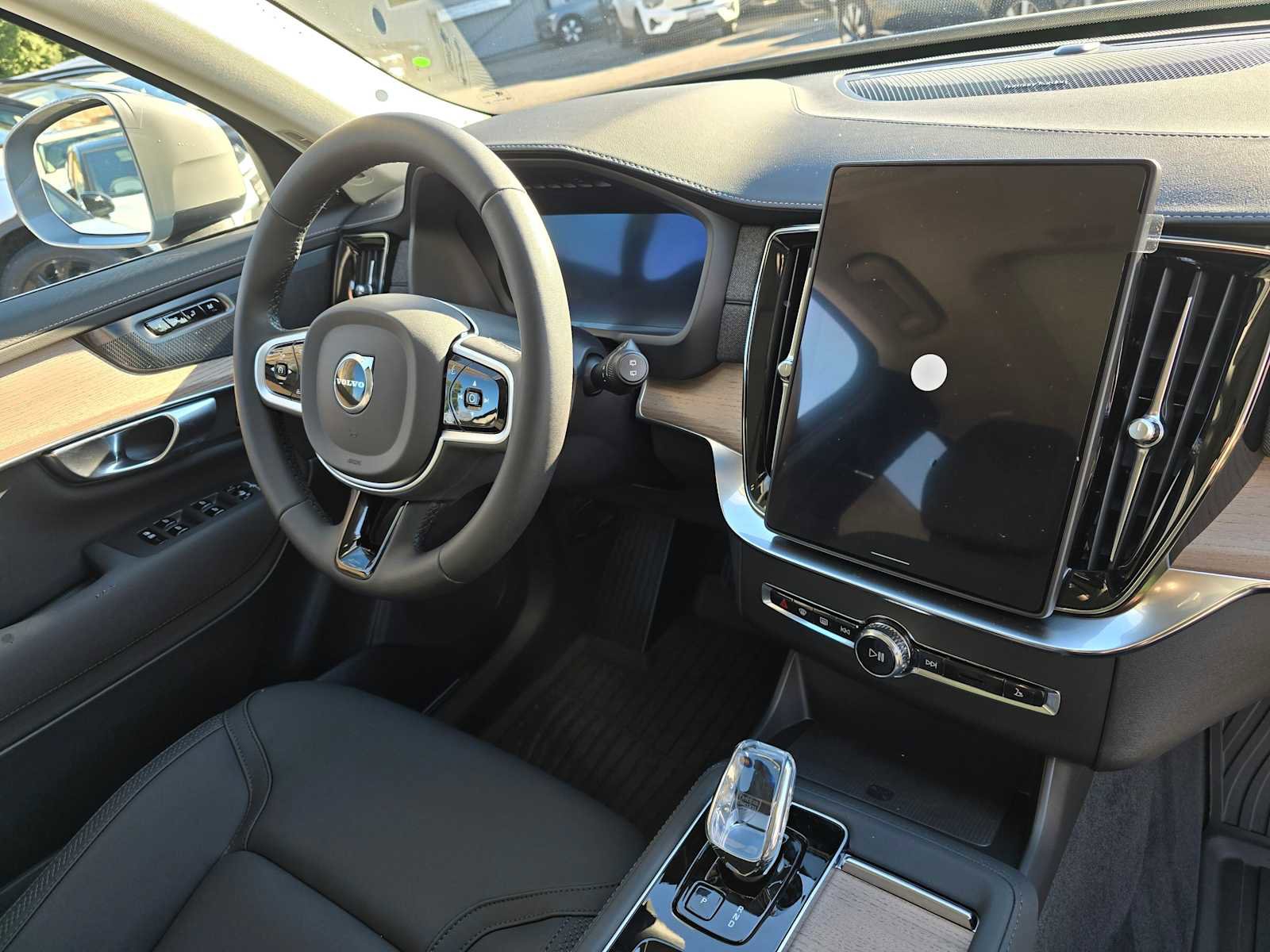 New 2026 Volvo XC90 T8 Plus w/ Protection Package Premier image 10