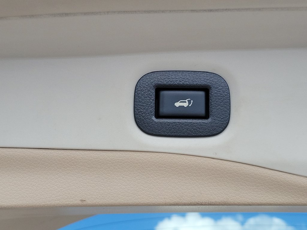 Used 2015 Nissan Rogue SV w/ SV Premium Package FWD image 10