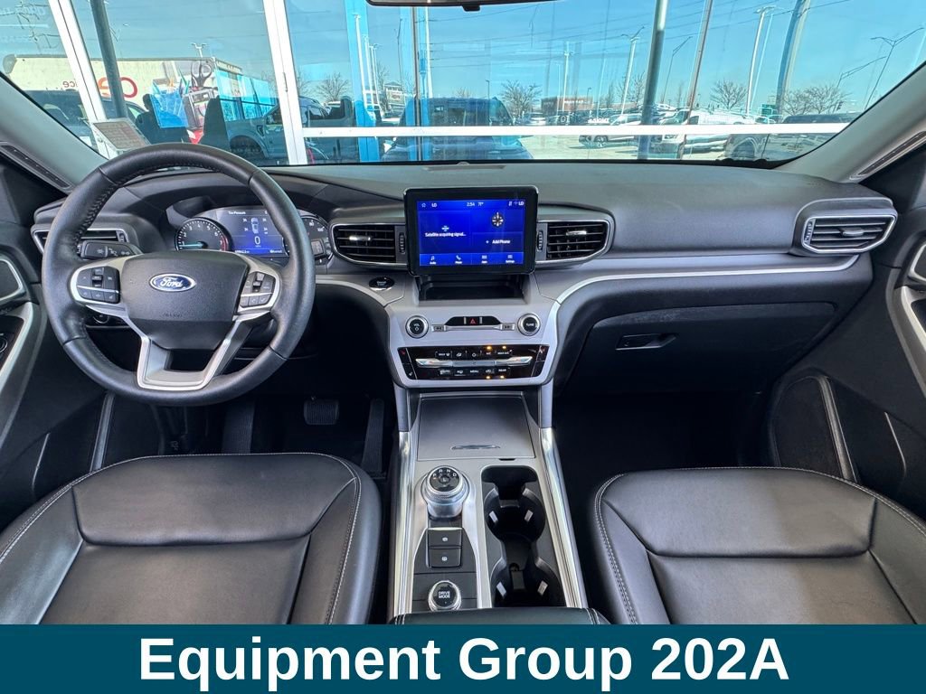 Used 2023 Ford Explorer XLT w/ Equipment Group 202A image 6