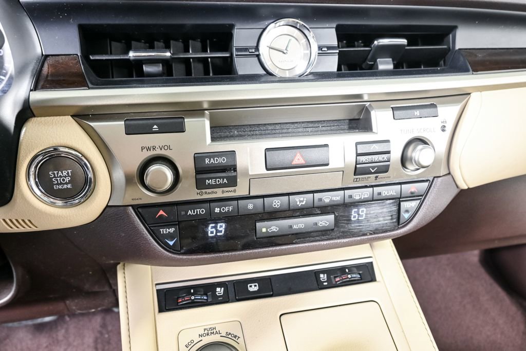 Used 2016 Lexus ES 350 w/ Luxury Package w/Wood Trim image 16