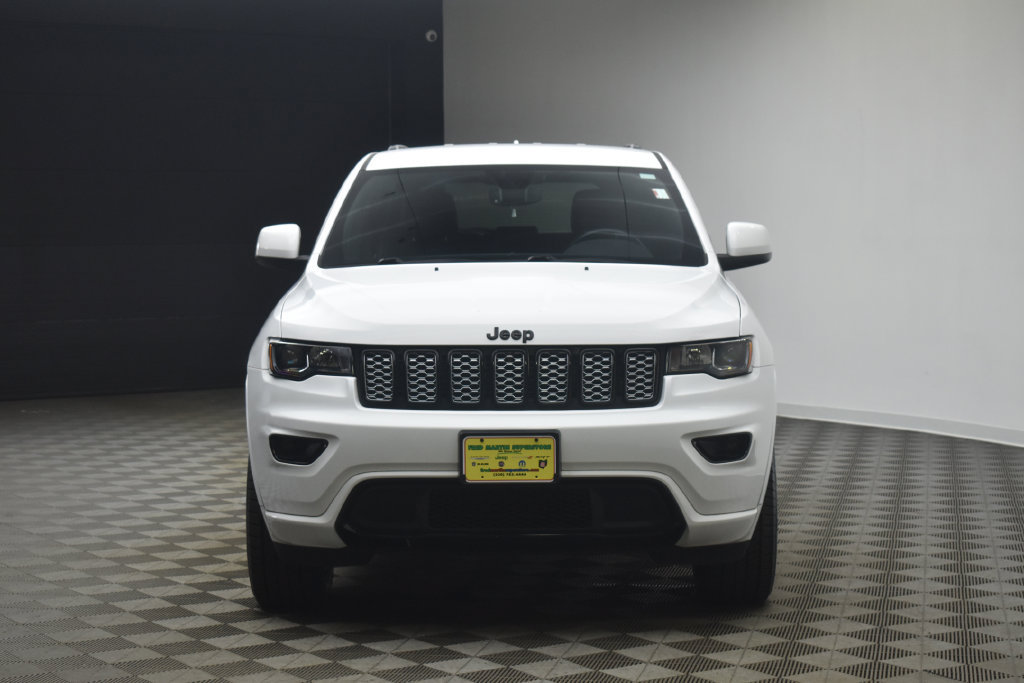 Used 2020 Jeep Grand Cherokee Altitude AWD/4WD image 16