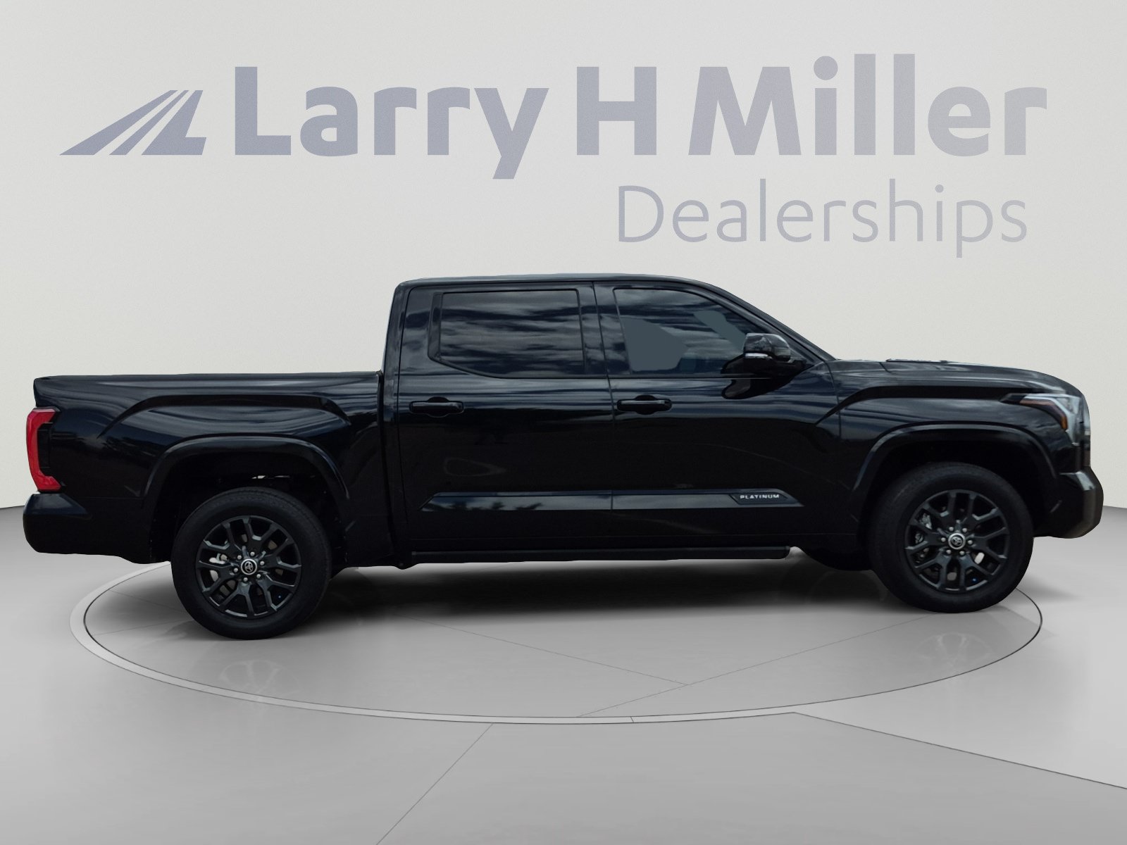 Used 2023 Toyota Tundra Platinum AWD/4WD image 6